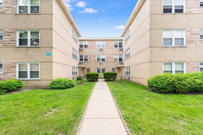 Building Photo - Charming 2-bedroom Condo in Skokie