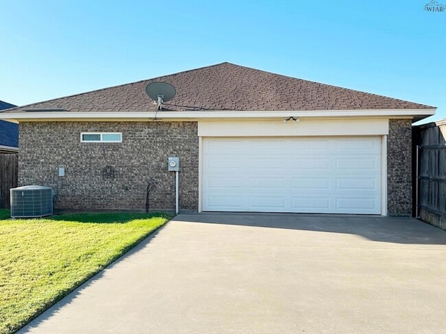 Building Photo - 6018 Oakmont Dr