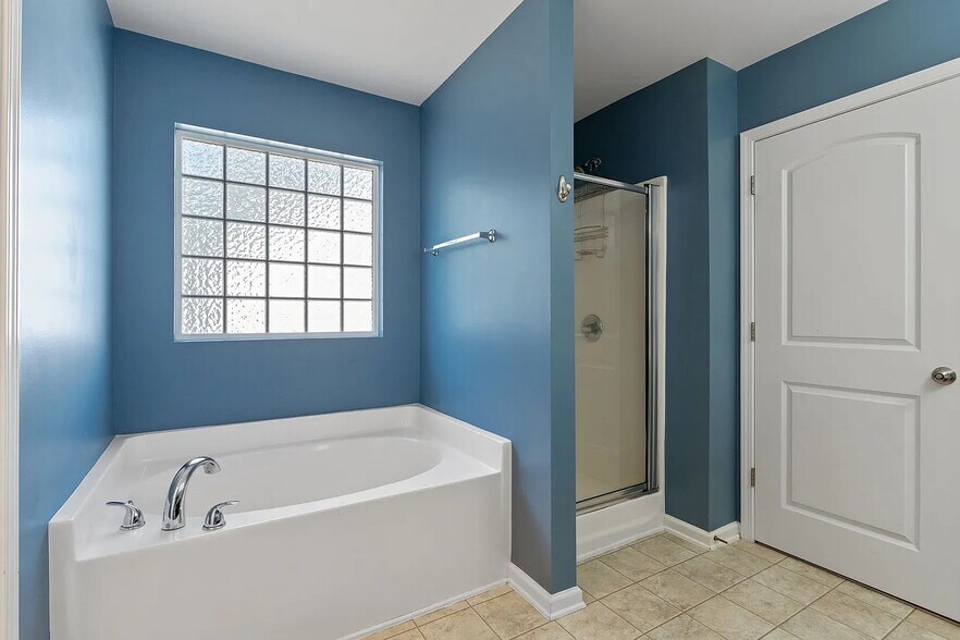 Building Photo - 4221 Lochurst Dr