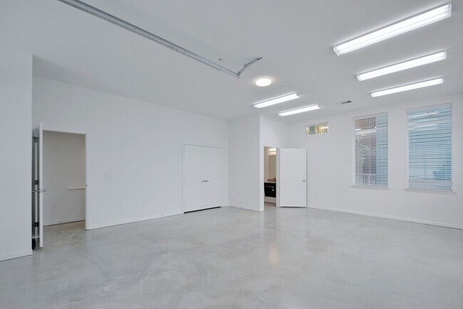 Building Photo - Aspire North Austin