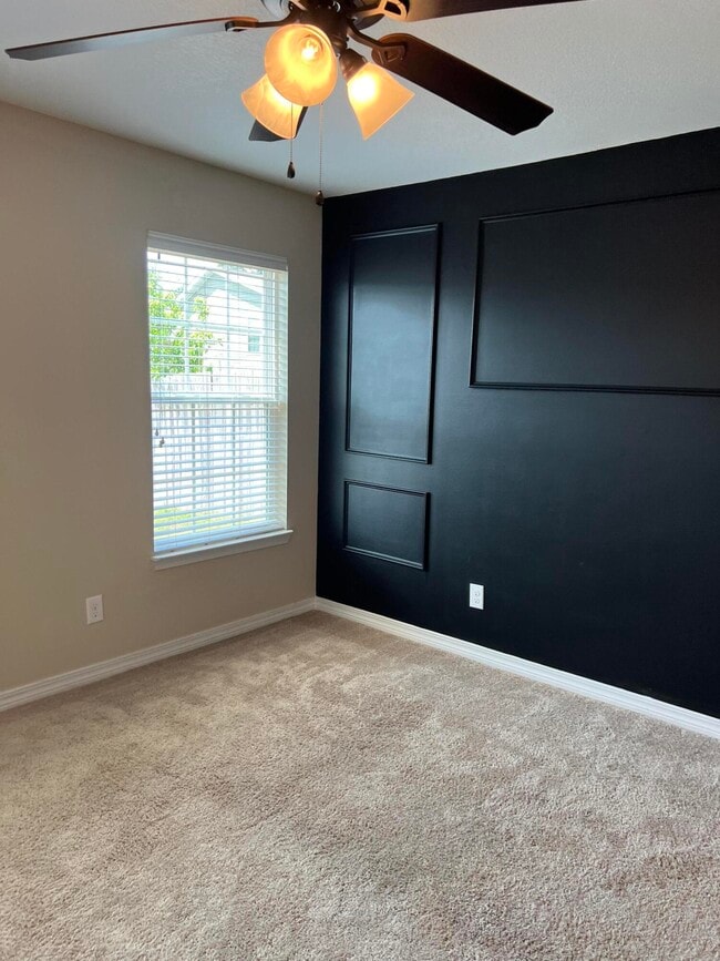 Building Photo - 489 Eisenhower Dr