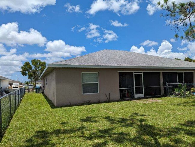 Building Photo - 209 SE 24th Ave