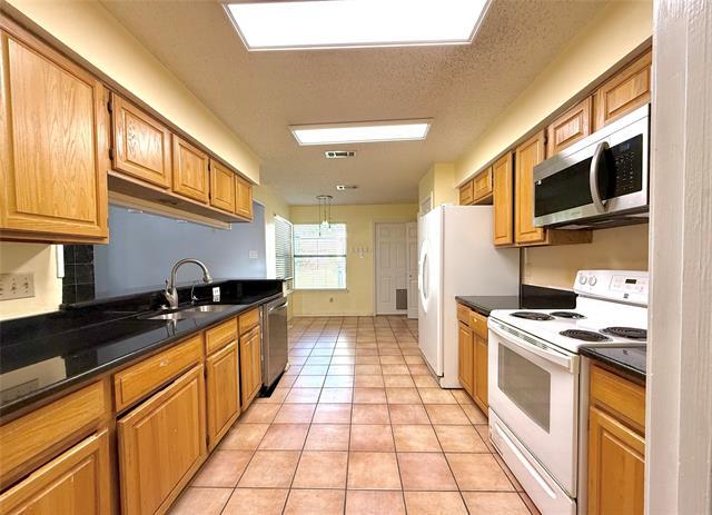 Building Photo - 2907 Sierra Dr