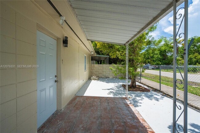 Building Photo - 1701 NW 19th Ave