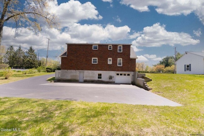 Building Photo - 533 Church Rd