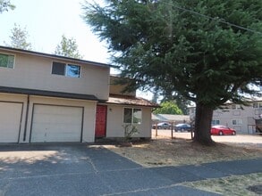 Building Photo - 219S40th - FH