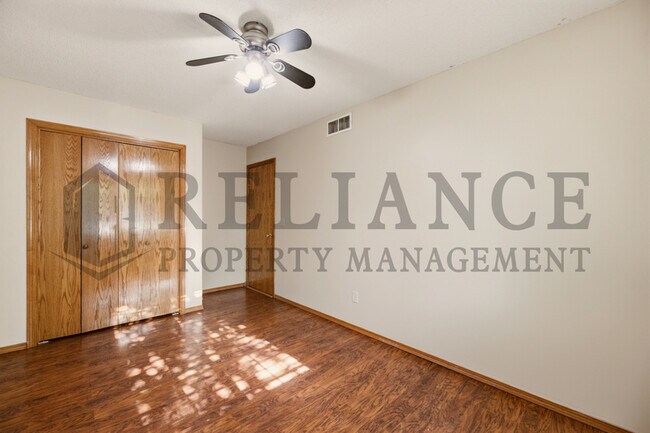 Building Photo - 2770 N Parkridge Ct