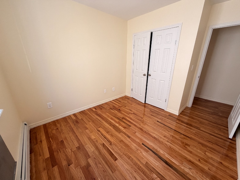 Building Photo - 1039 E 223rd St