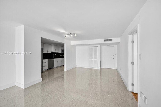 Building Photo - 18041 Biscayne Blvd