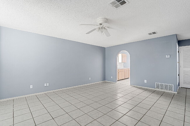Building Photo - "Charming 3-Bedroom Home in El Paso with Spacious Living Areas – 1251 Sq Ft of Comfort!"