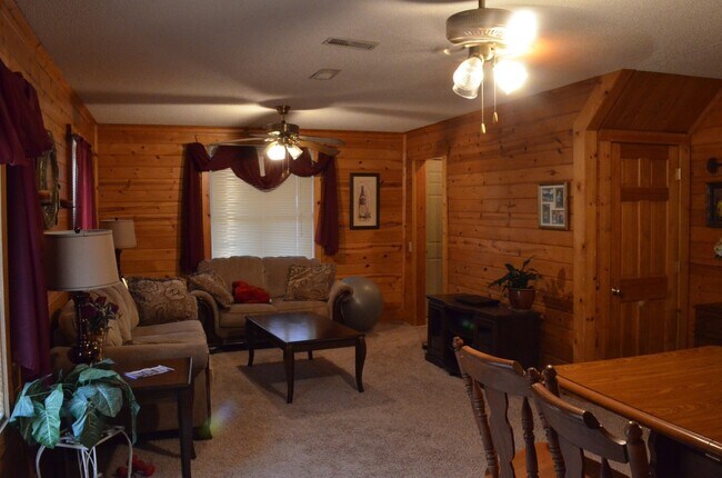 Building Photo - 3 Bedrooms, 2 Bathrooms Single Family Home in Brainerd, MN w/1 car garage