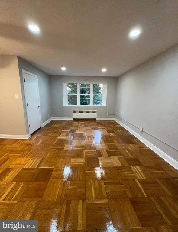 Building Photo - 928 Durard St