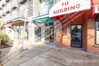 Building Photo - 5256 University Wy NE