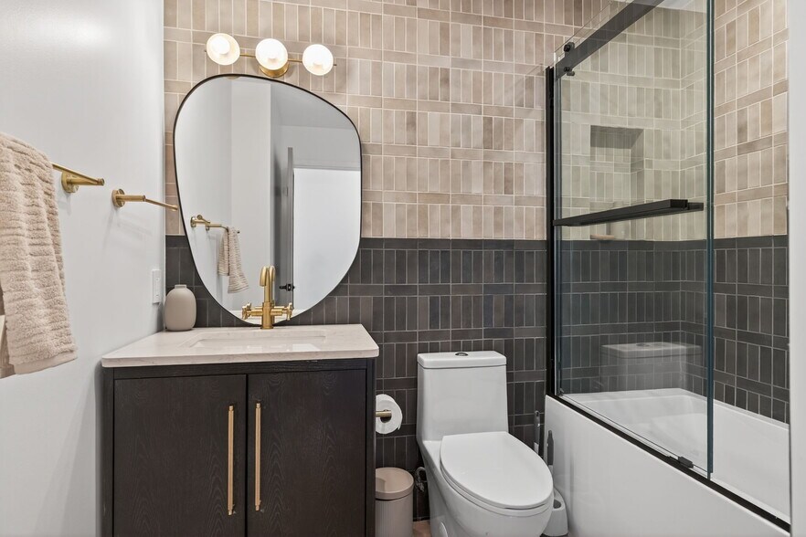 Building Photo - 218 E Surfside Dr