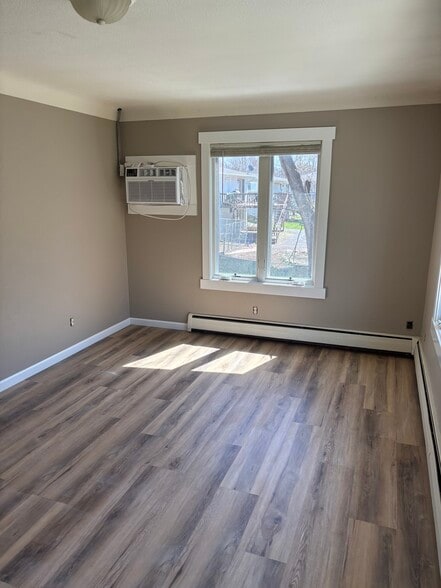 Building Photo - 322 W 5th St