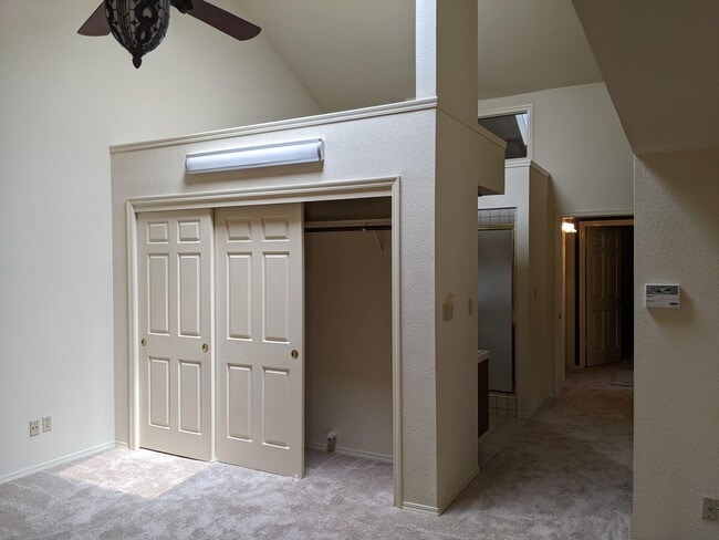 Building Photo - Spacious Bullard Court 2 bedroom 2 bathroo...