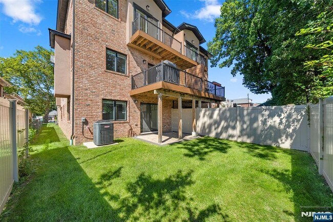 Building Photo - 506 Westview Ave