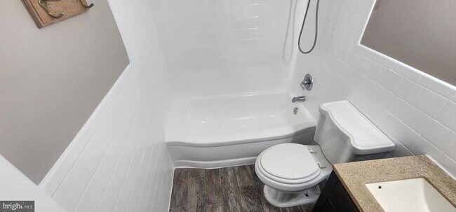 Building Photo - 7065 Eastbrook Ave