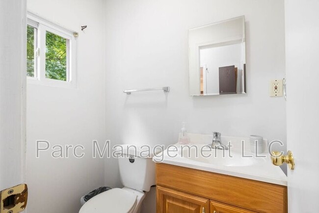 Building Photo - 2076 Harned St