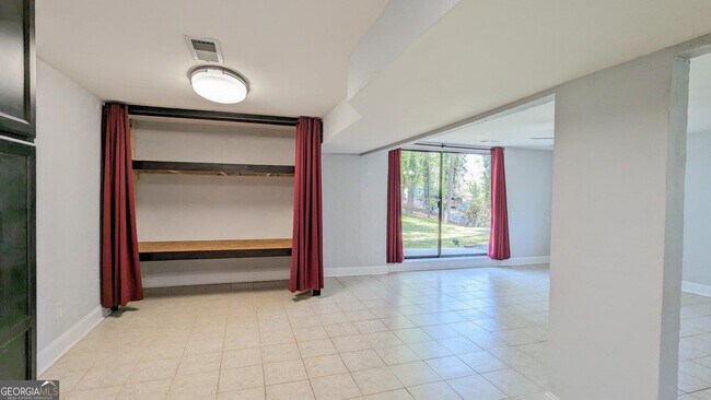 Building Photo - 2510 Cove Rd