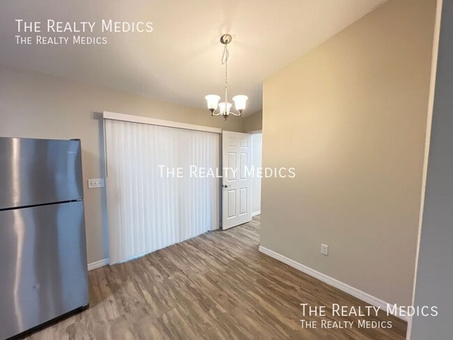 Building Photo - 6 Juniper Way