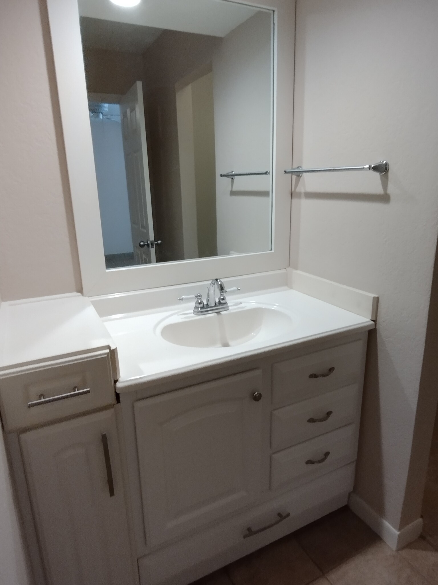 Master bathroom - 25 Marina Cir