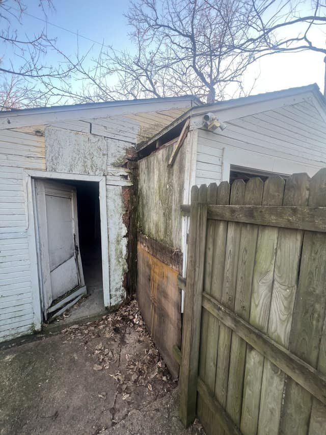 Building Photo - 1527 E Decatur St