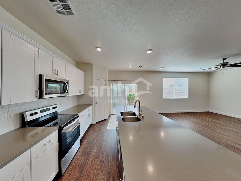 Building Photo - 707 Terrain Star Ave