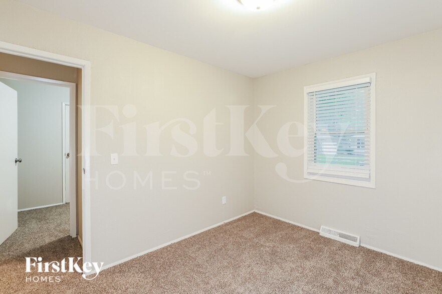 Building Photo - 5620 N Potter Ave