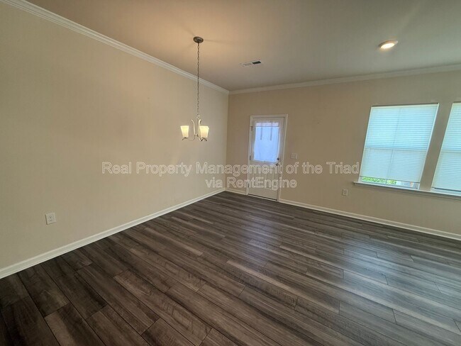 Building Photo - 886 Falls Grove Trl