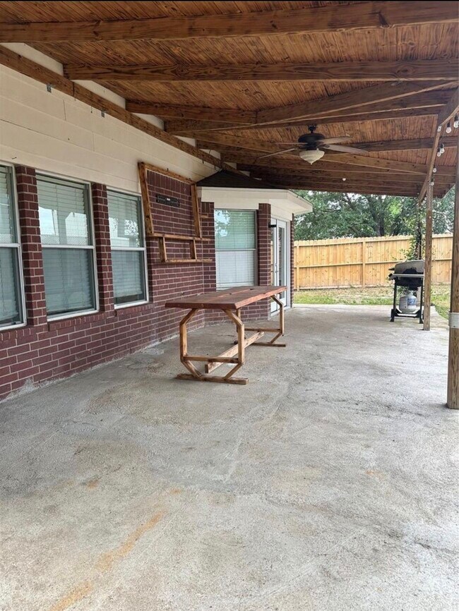 Building Photo - 17002 Westminster Village Ct