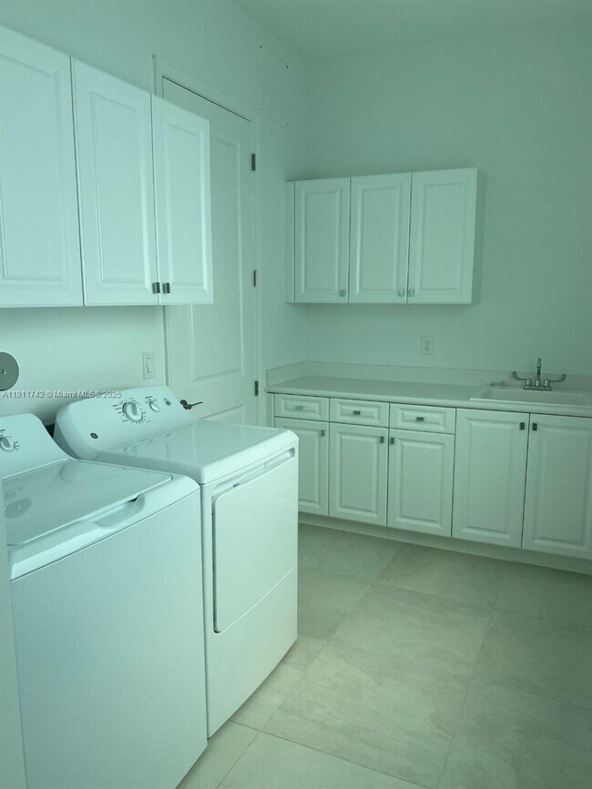 Building Photo - 7765 Wildflower Shores Dr