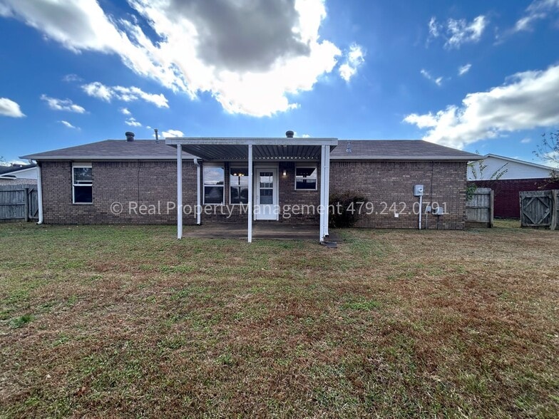 Building Photo - 1805 Cherrybark Bend