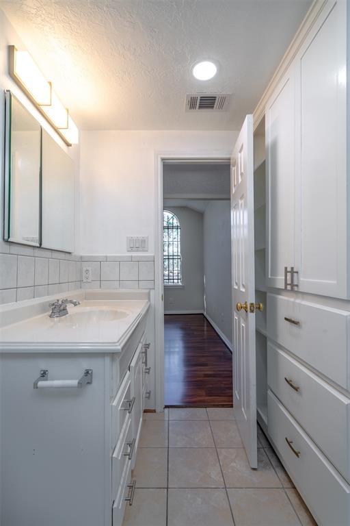Building Photo - 9223 Marlive Ln