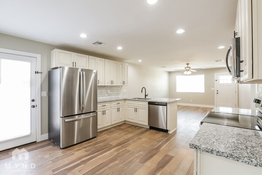 Building Photo - 5108 S 23rd Ave