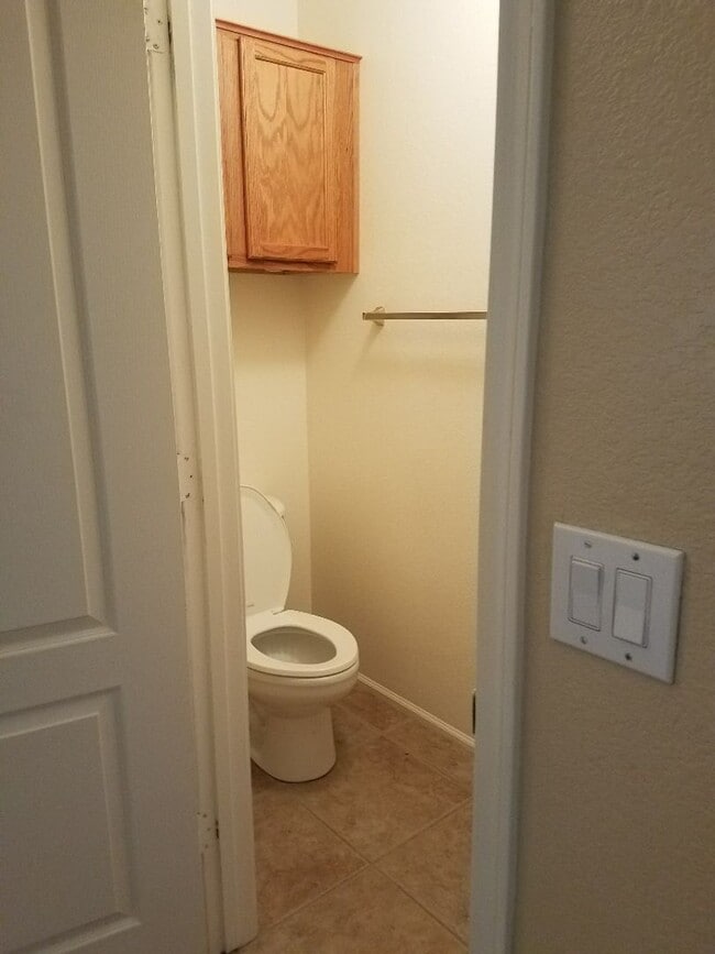 Building Photo - FREE RENT OAC  4 bedroom  3 car garage RV Gate