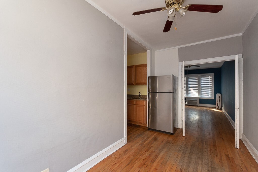 Building Photo - 728 W Addison St
