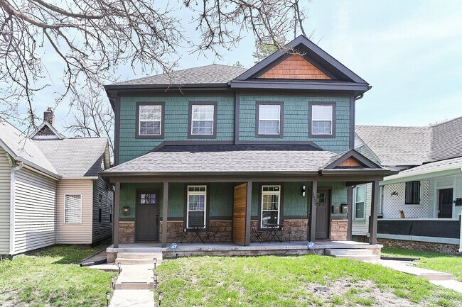 Primary Photo - Fully Furnished 2BD Duplex in the Heart of...