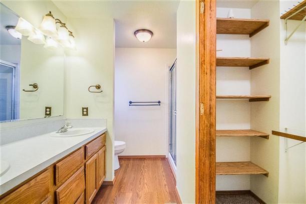 Building Photo - Charming Single Level Home with Open Floor...
