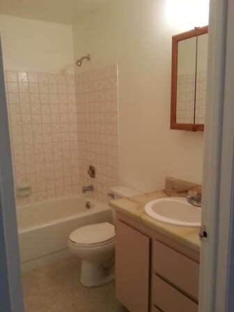 Building Photo - Amberwood Club Apartments