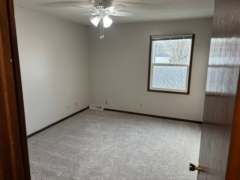 Building Photo - 5277 NW Torgerson Dr