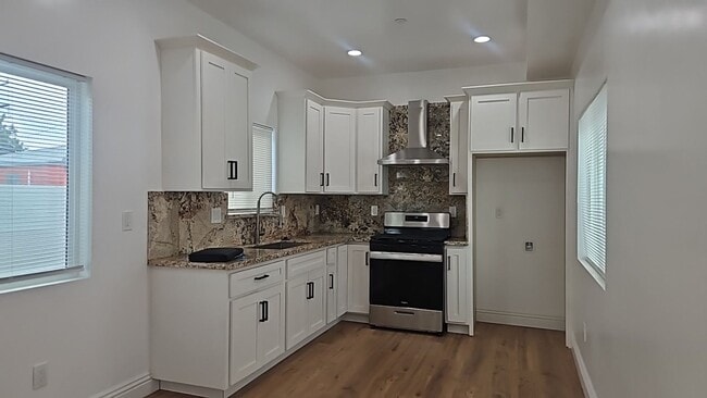 Building Photo - 947 W Magnolia St