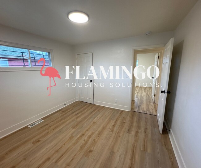 Building Photo - 305 Mercer Ave