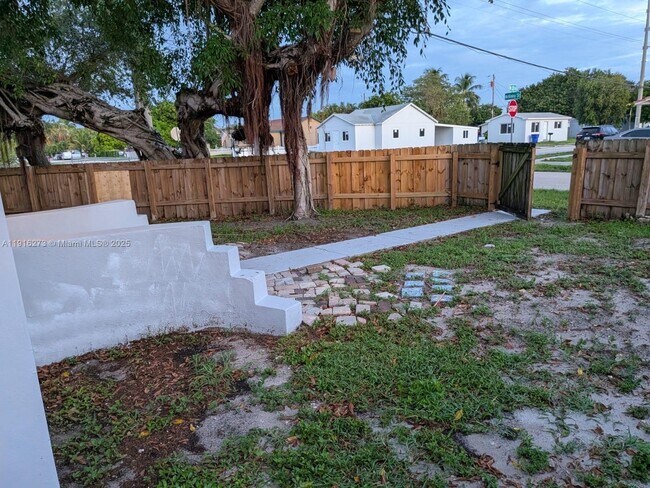 Building Photo - 2132 McKinley St