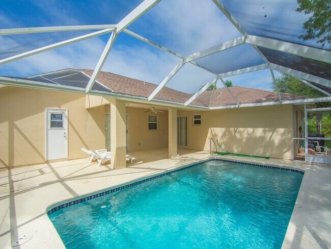 Building Photo - 962 Montrose Ave