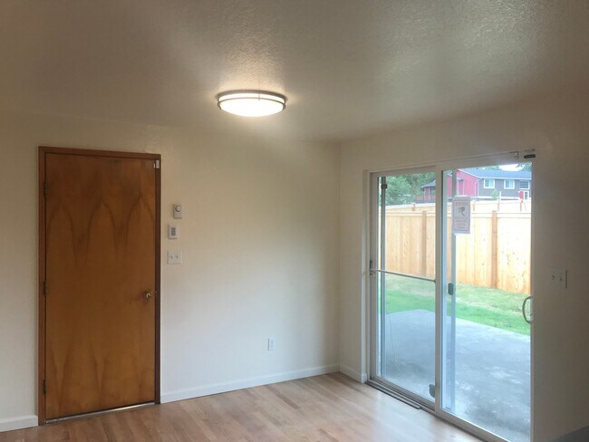 Building Photo - 3 Bed 1.75 Bath SFR Rambler Everett