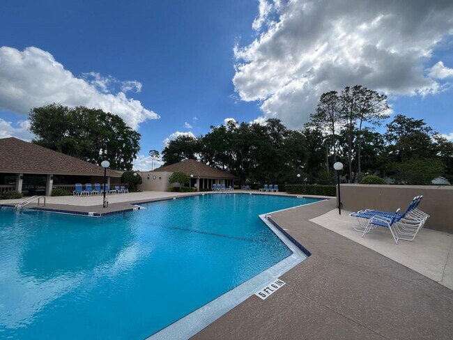 Building Photo - Beautiful 3 BD 2 BATH Home in Gated Community
