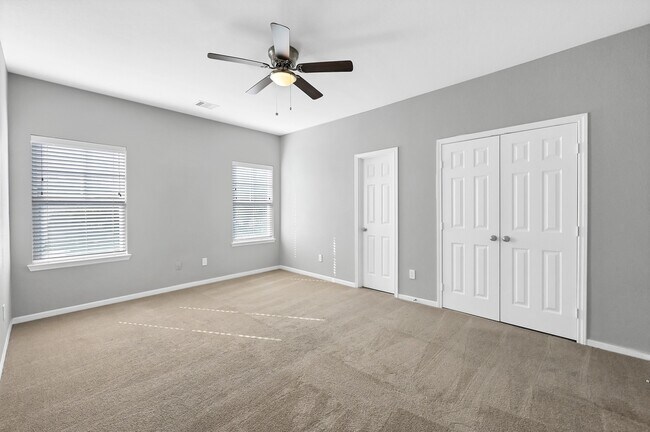 Building Photo - 974 Ellington St