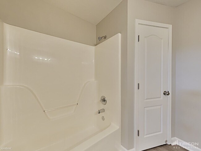 Building Photo - 1207 Bolton Dr