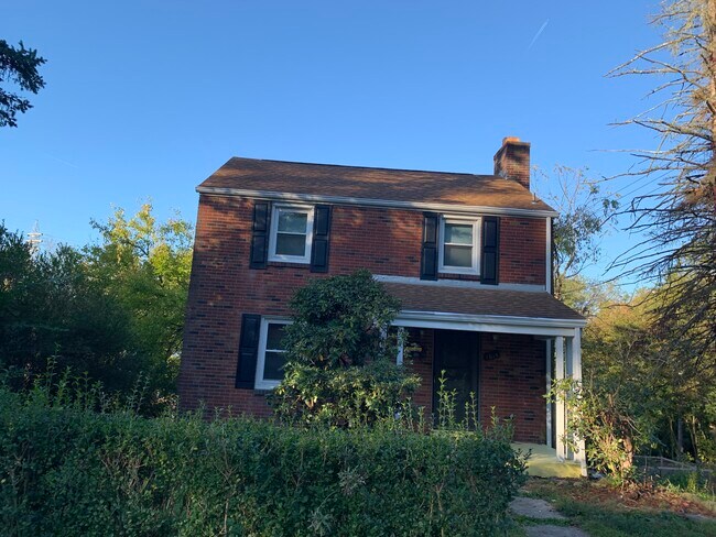 Building Photo - 1015 Willow Dr